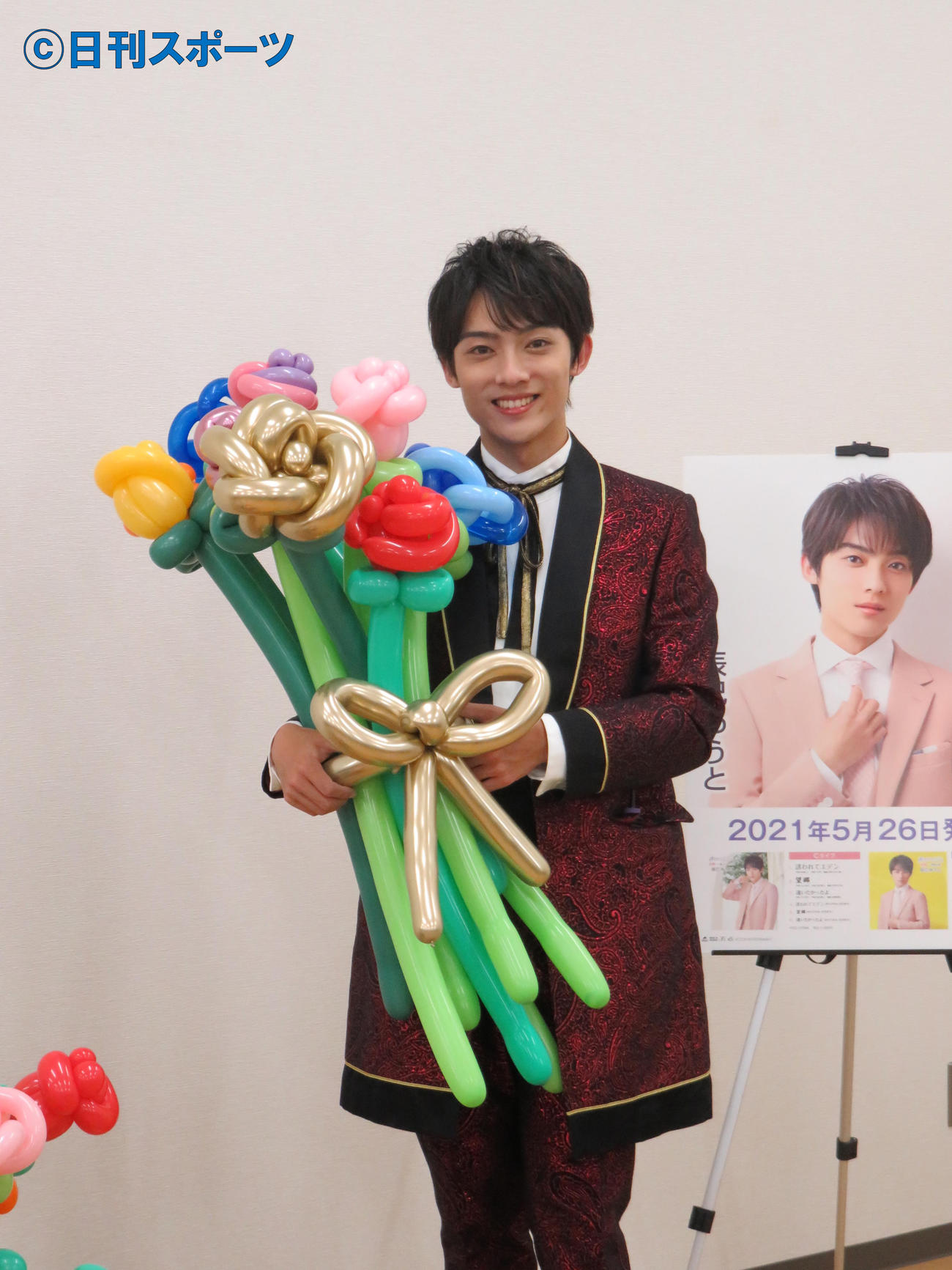 新装盤イベントでバルーンアートを披露した辰巳ゆうと