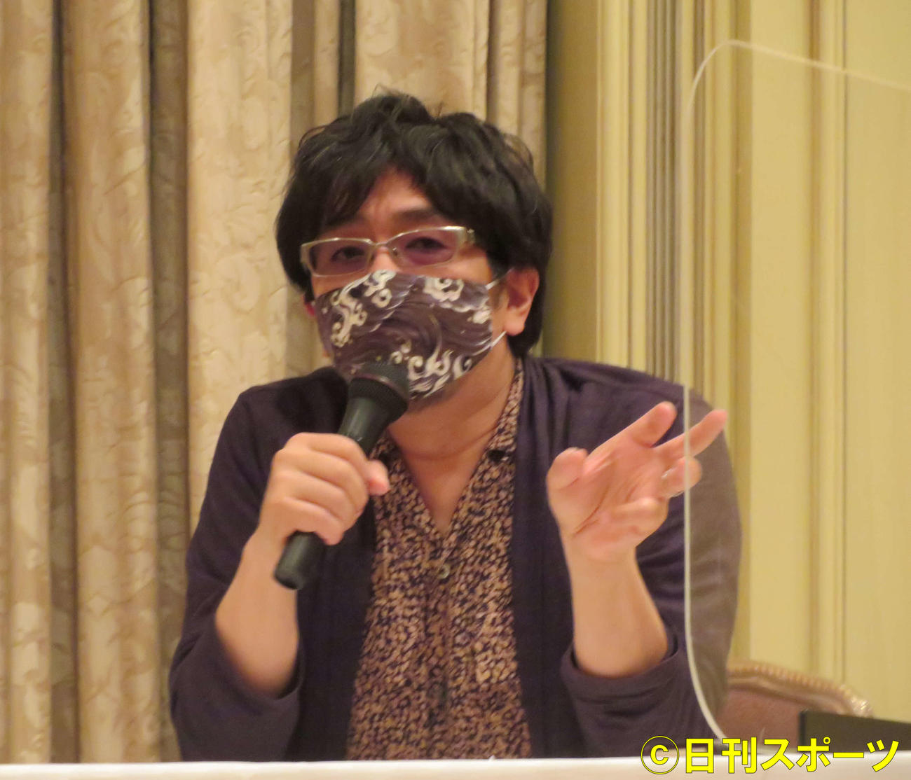 ロケツーリズム協議会で講演を行う大友啓史監督（撮影・村上幸将）