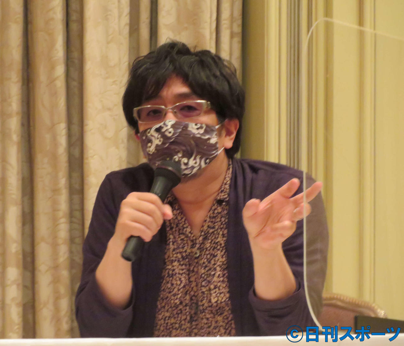ロケツーリズム協議会で講演を行う大友啓史監督（撮影・村上幸将）