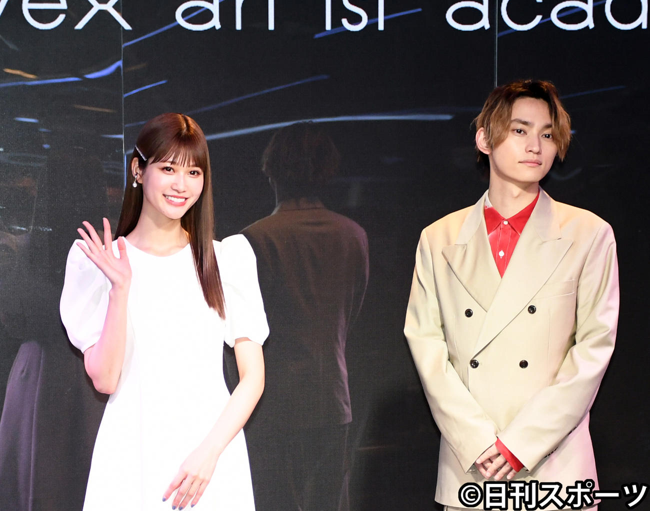 「エイベックス・アーティストアカデミー」開校式に出席した生見愛瑠（左）とSKY―HI（撮影・大友陽平）