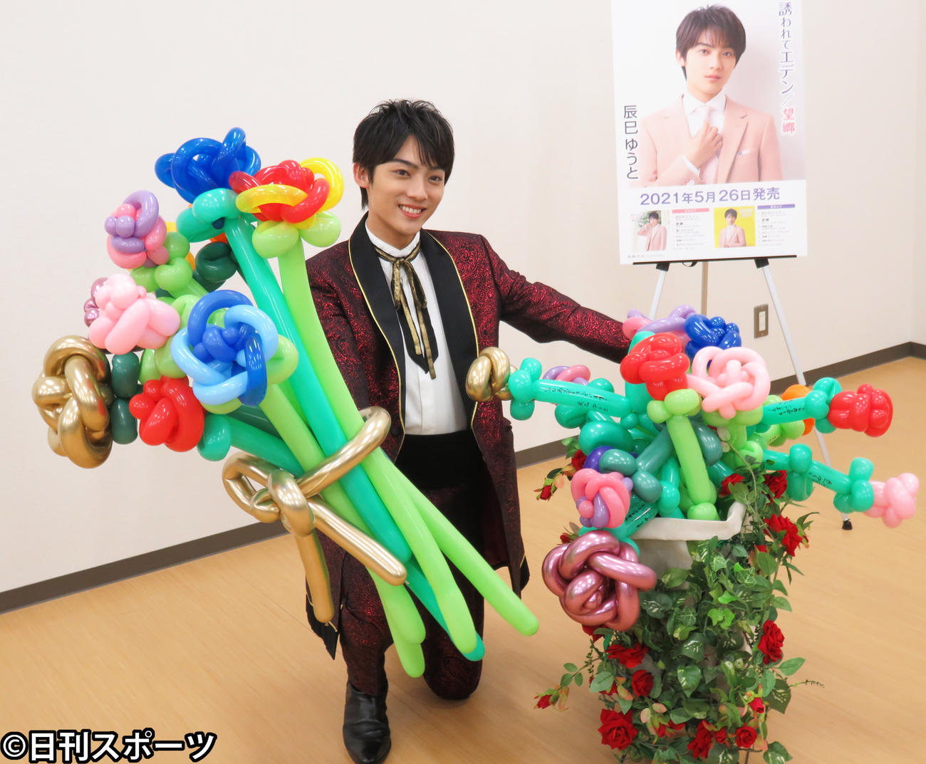 新装盤イベントでバルーンアートを披露した辰巳ゆうと（2021年5月撮影）
