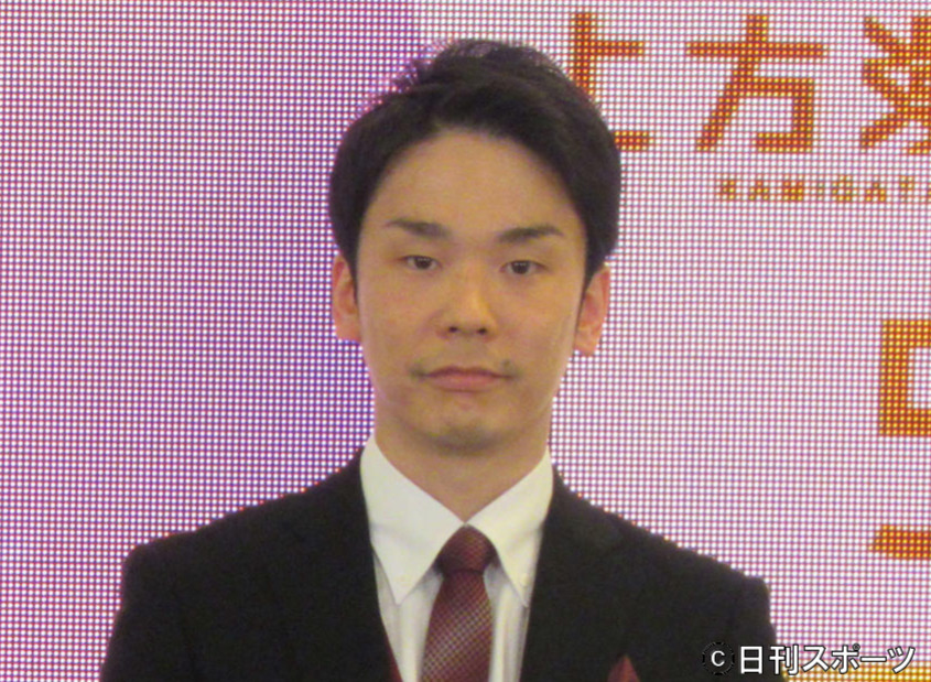 「第56回上方漫才大賞」の大賞を受賞したかまいたちの山内健司（左）と濱家隆一