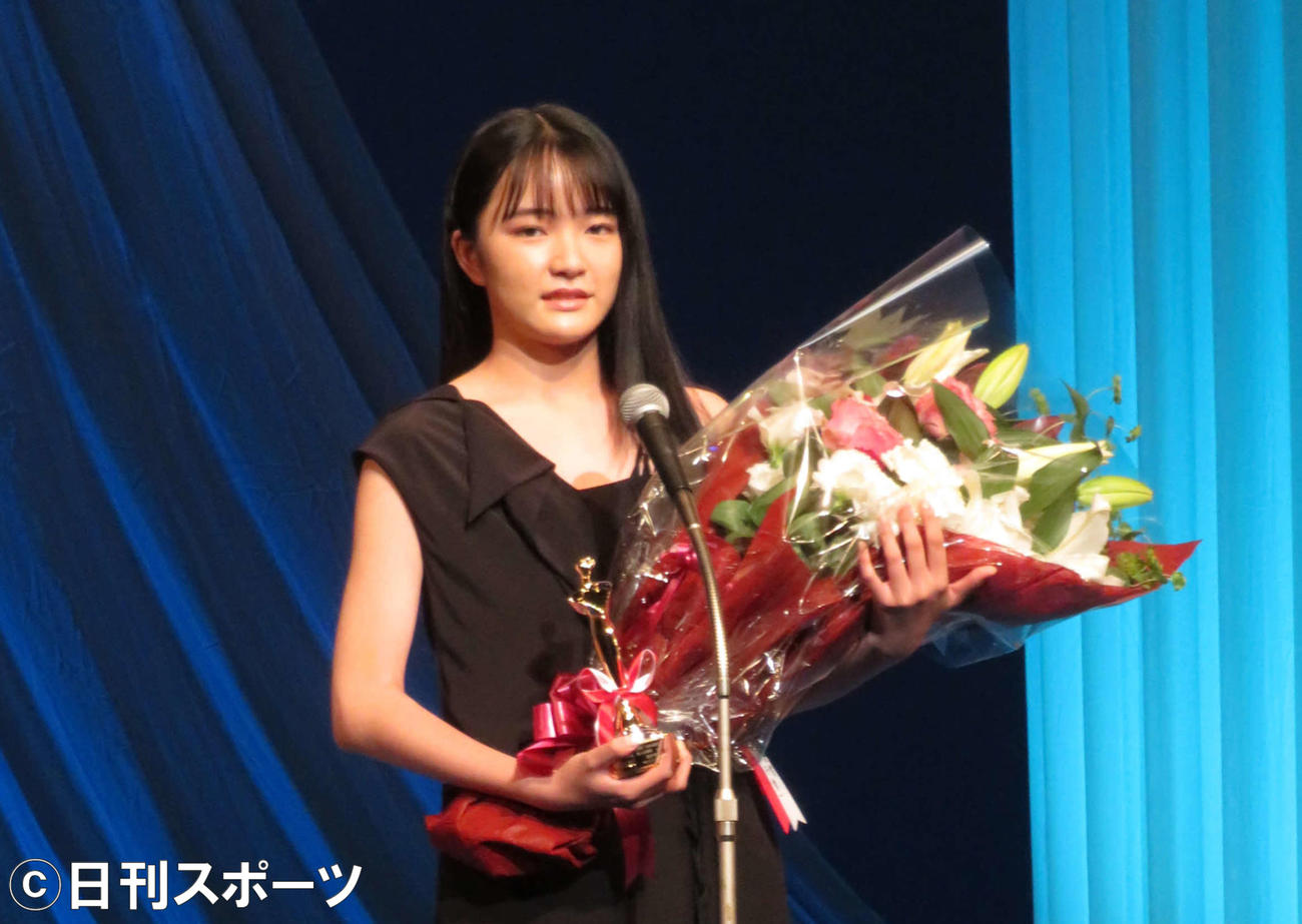 日本映画批評家大賞で新人女優賞を受賞した服部樹咲（撮影・村上幸将）