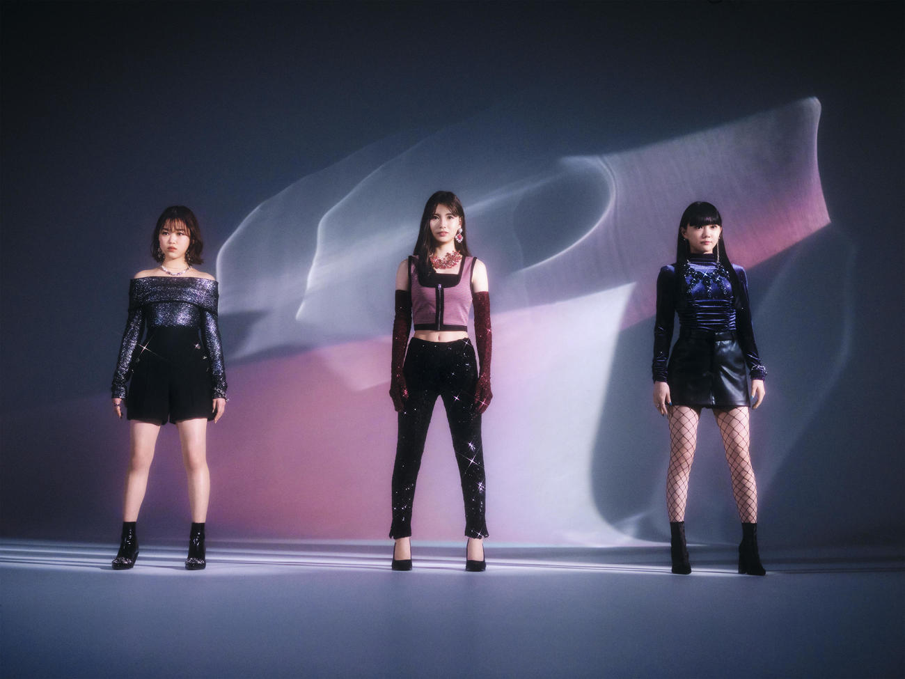 デビューEPの表題曲「Maybe...YES」が公開されたiScream。左からYUNA、RUI、HINATA