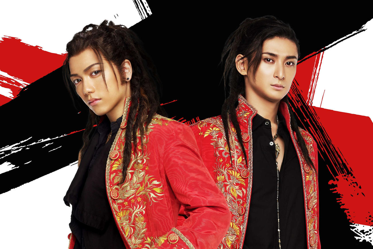 山崎育三郎（左）、古川雄大がダブルキャストで主演するミュージカル「モーツァルト！」の生配信が決定