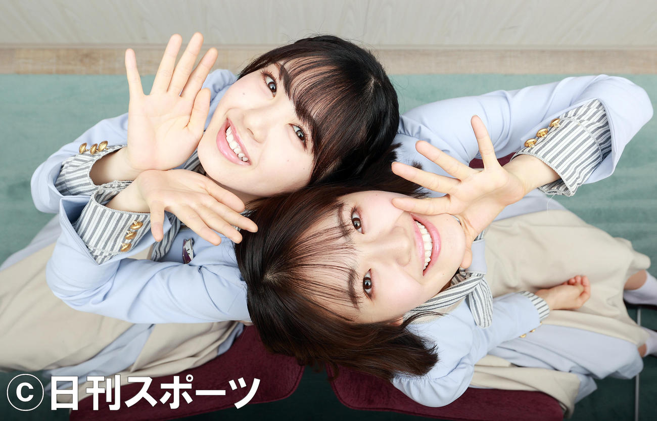 乃木坂46筒井あやめ（左）と清宮レイの仲良し2人は元気いっぱいの笑顔を見せる（撮影・浅見桂子）