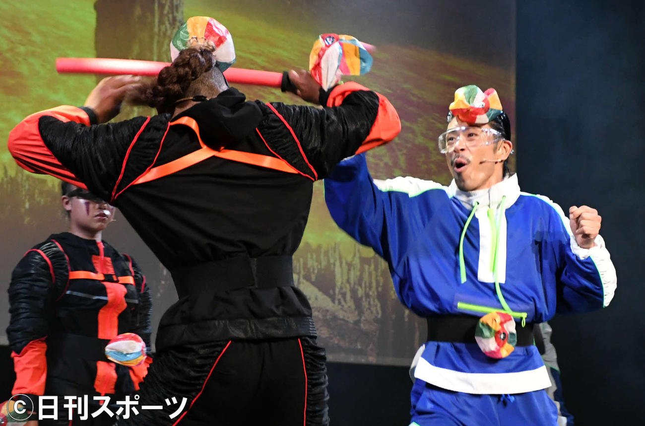 ワンマンショー「MATSUぼっち07－MEDAL RUSH－」公開ゲネプロでスポーツチャンバラをするEXILE松本利夫（撮影・大友陽平）