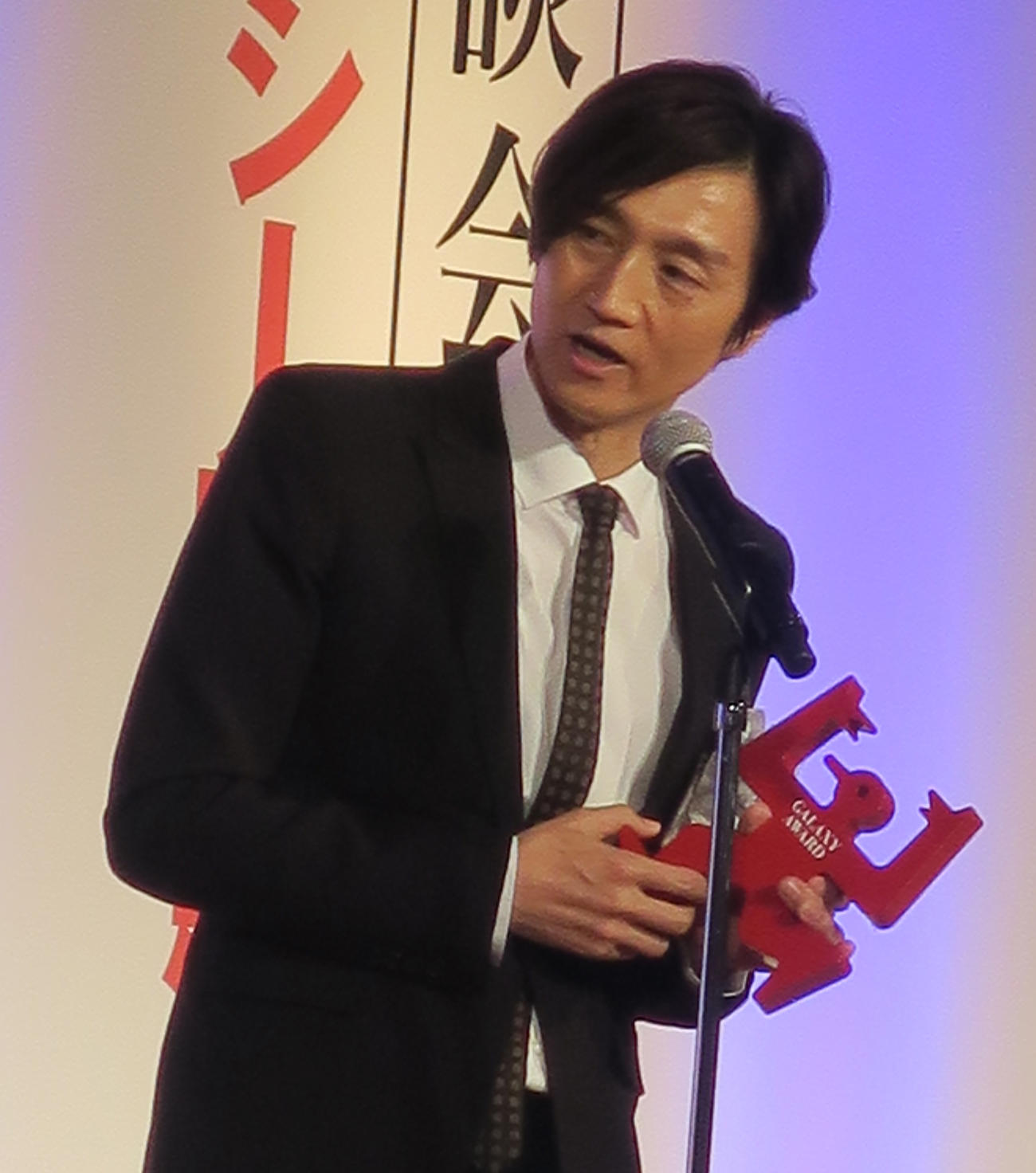 第58回ギャラクシー賞ラジオ部門DJパーソナリティー賞に選ばれ喜びを語る落合健太郎
