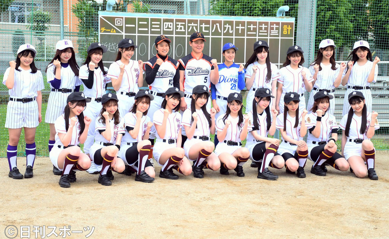 舞台「球詠」の野球練習を公開したラストアイドル（撮影・大友陽平）