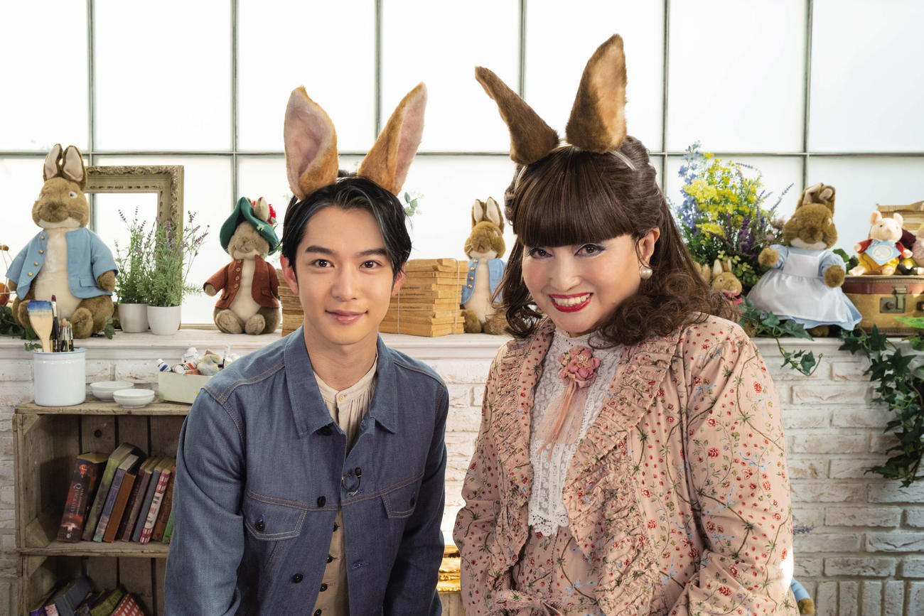 映画「ピーターラビット2／バーナバスの誘惑のCMに出演する黒柳徹子、千葉雄大