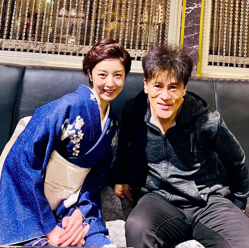 橋本じゅん（右）とのツーショットを披露した高岡早紀（高岡早紀オフィシャルブログ「But beautiful」から）