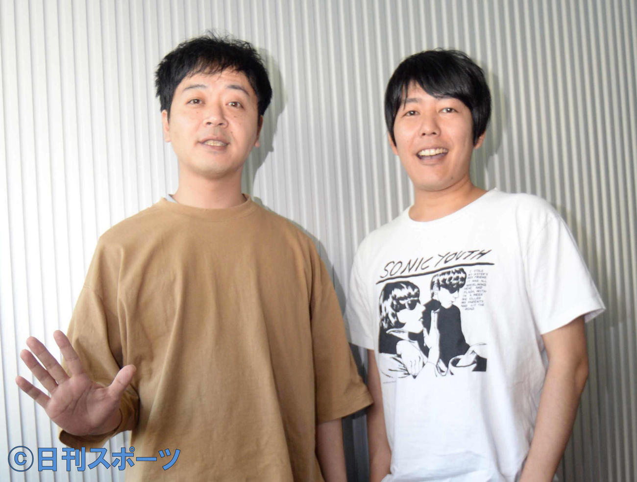 うしろシティの金子学（左）と阿諏訪泰義（2019年6月撮影）