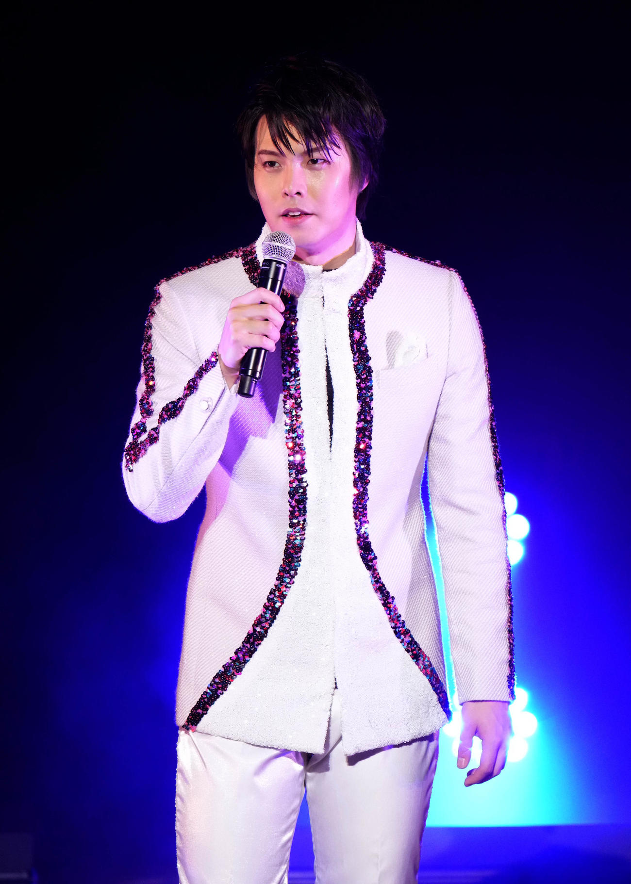 1年ぶりのコンサートで熱唱する松尾雄史