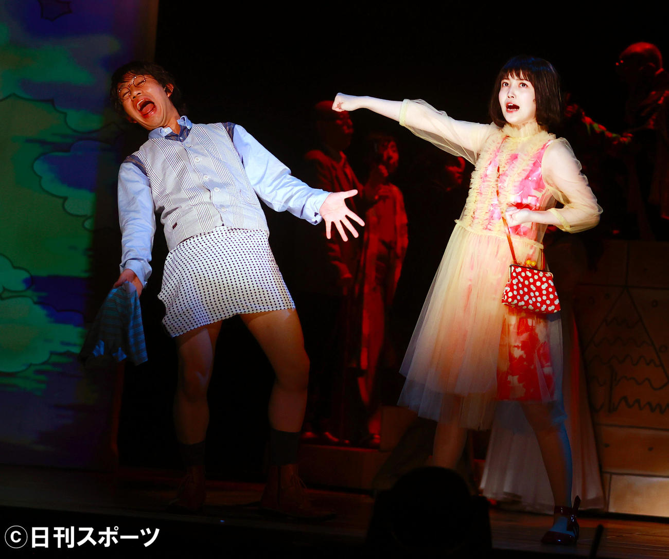 舞台「夜は短し歩けよ乙女」の通し稽古を行う中村壱太郎（左）と久保史緒里（撮影・野上伸悟）