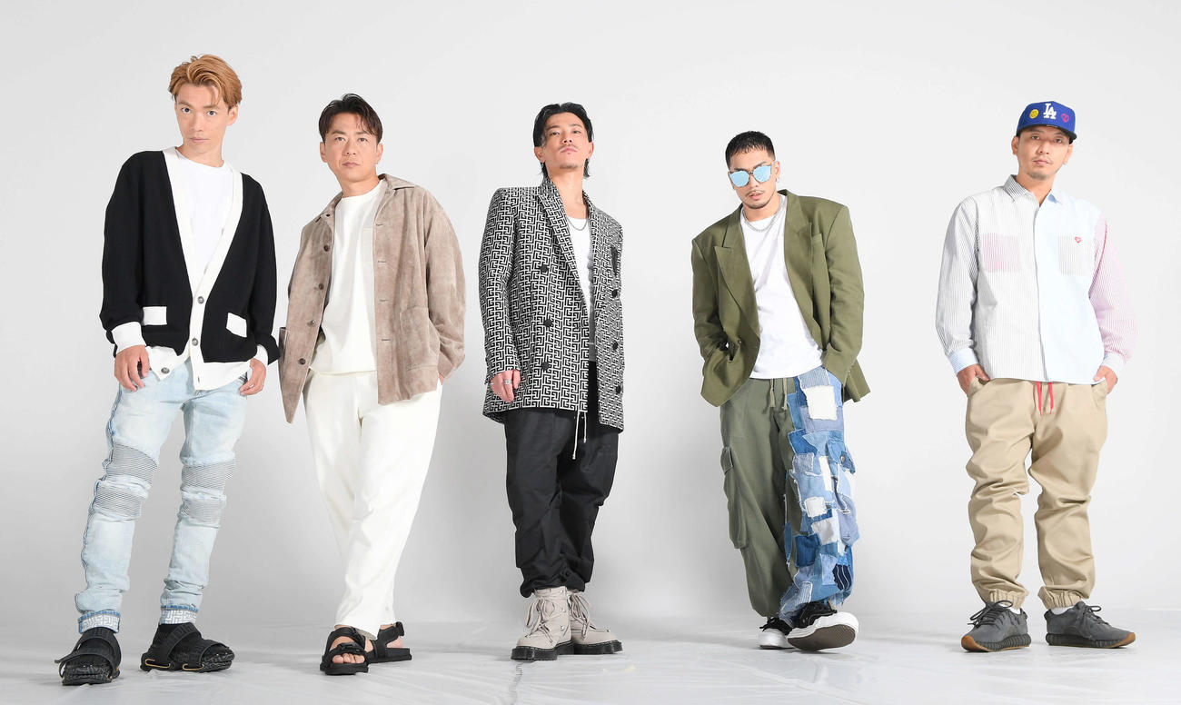 新シングル「konomama」を発売するDOBERMAN INFINITY。左からP－CHO、GS、KAZUKI、SWAY、KUBO－C（撮影・たえ見朱実）