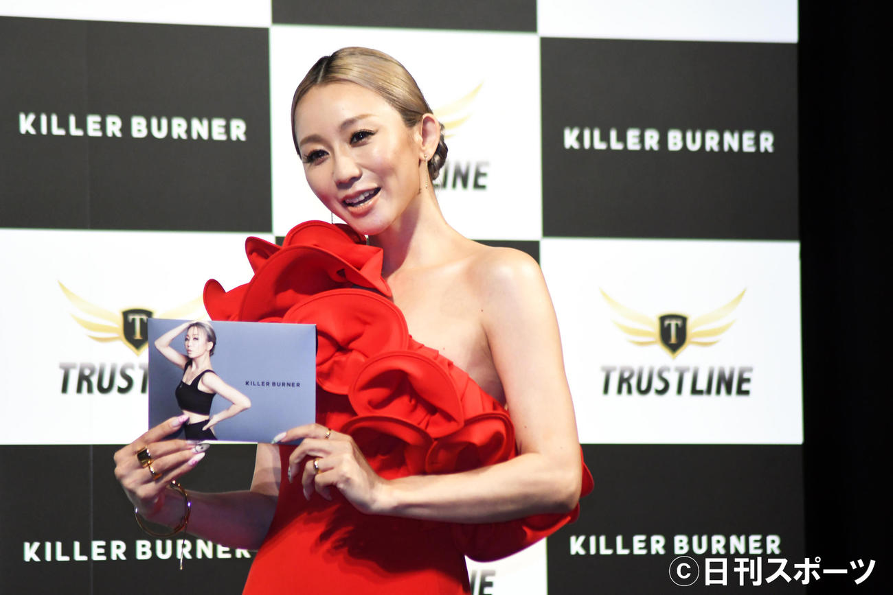 自身がプロデュースしたサプリメント「KILLER BURNER」発売記念イベントに出席した倖田来未（撮影・大友陽平）