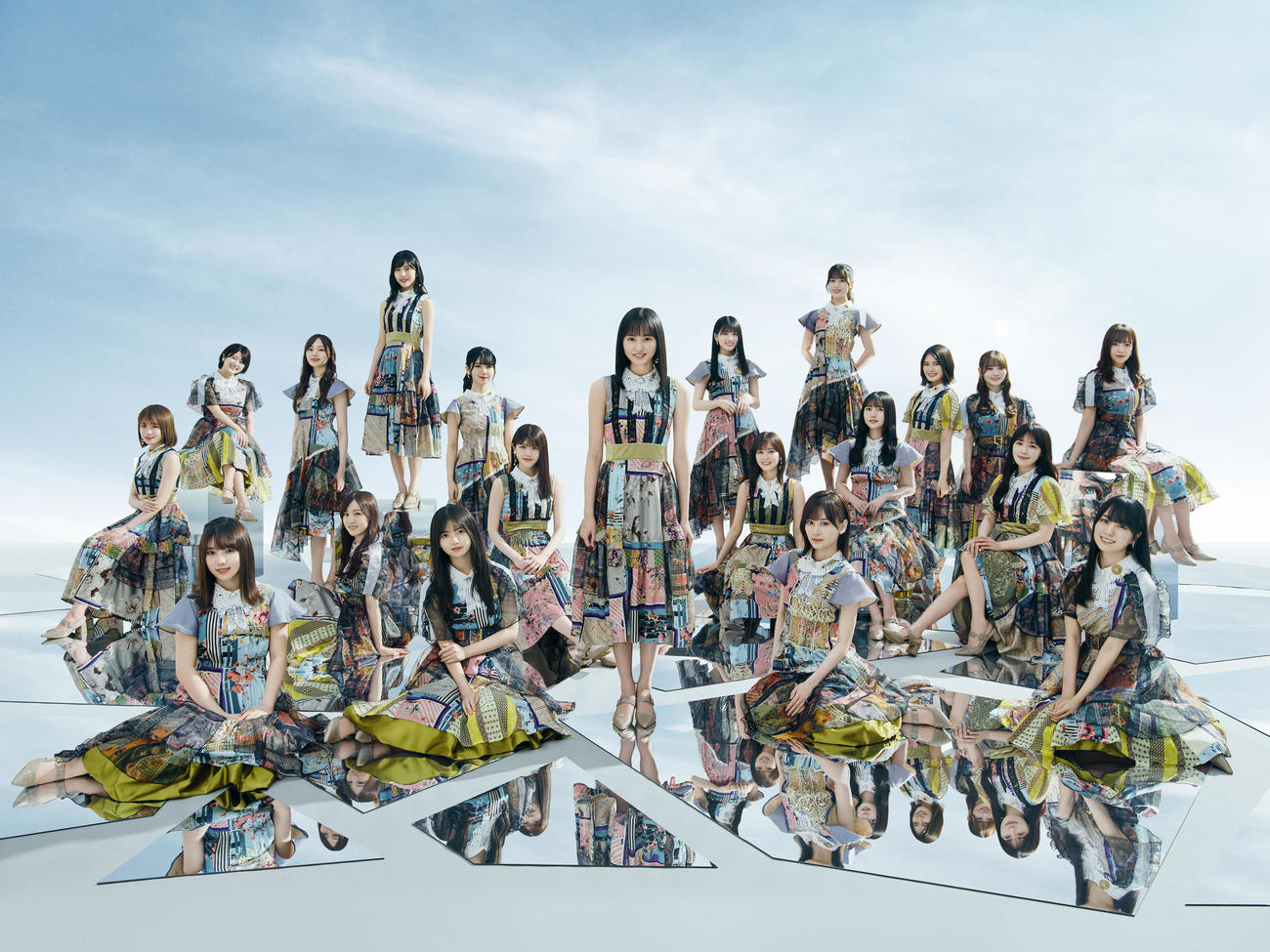 乃木坂46。中央は遠藤さくら