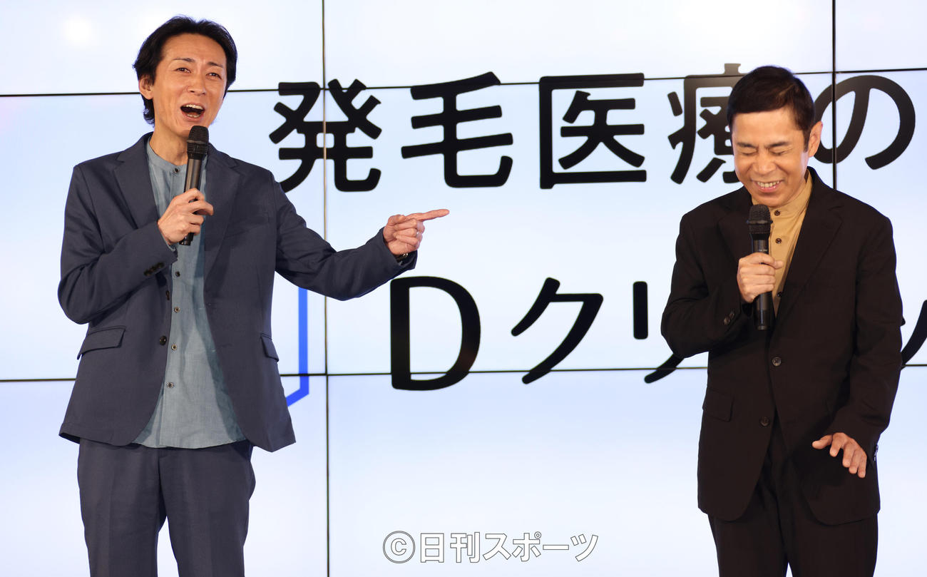 新CM発表会に出席しトークを繰り広げるナインティナイン矢部浩之（左）と岡村隆史（撮影・中島郁夫）