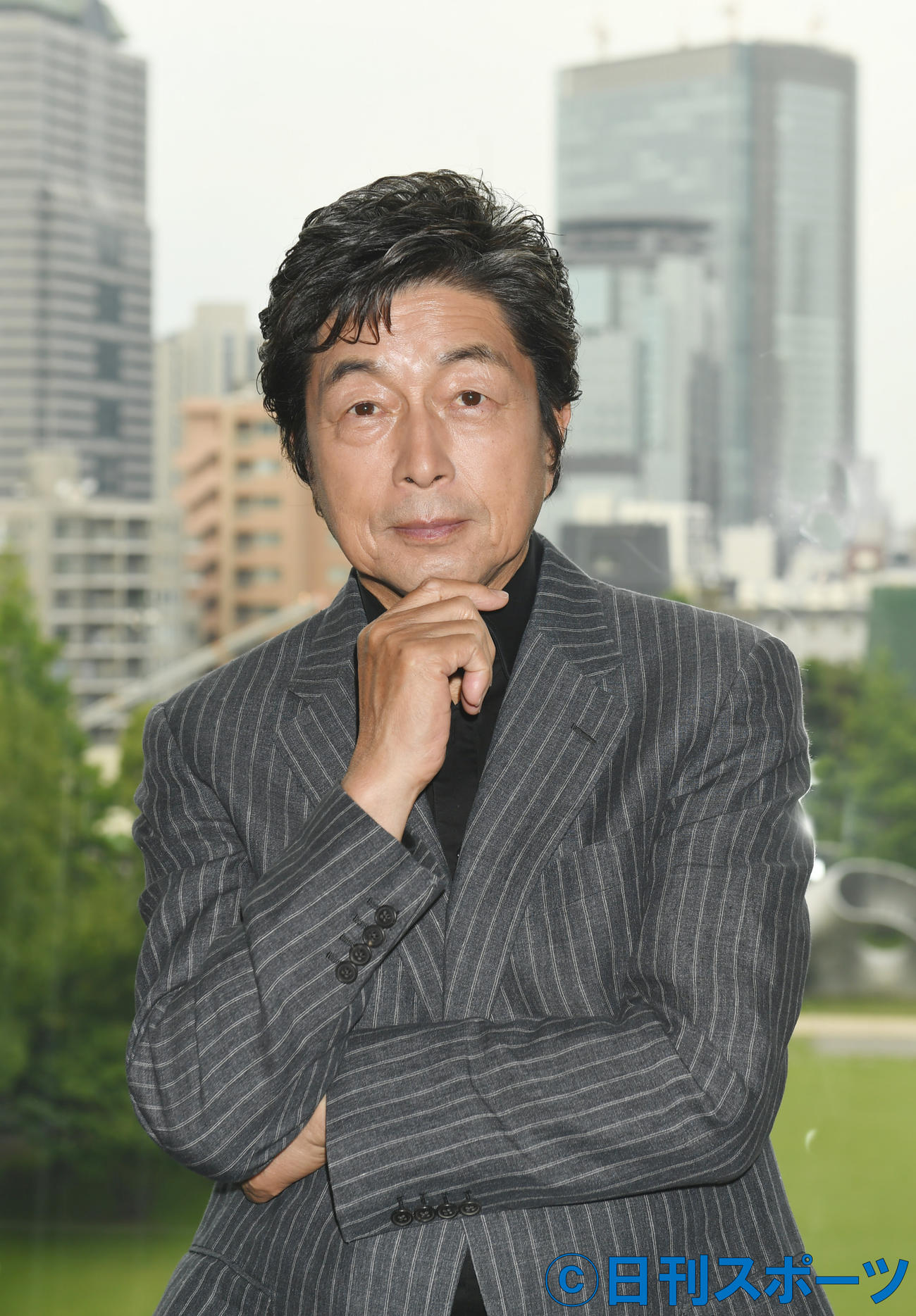 フルオーケストラで全国ツアーを開催する中村雅俊は、抱負を熱く語った（撮影・酒井清司）