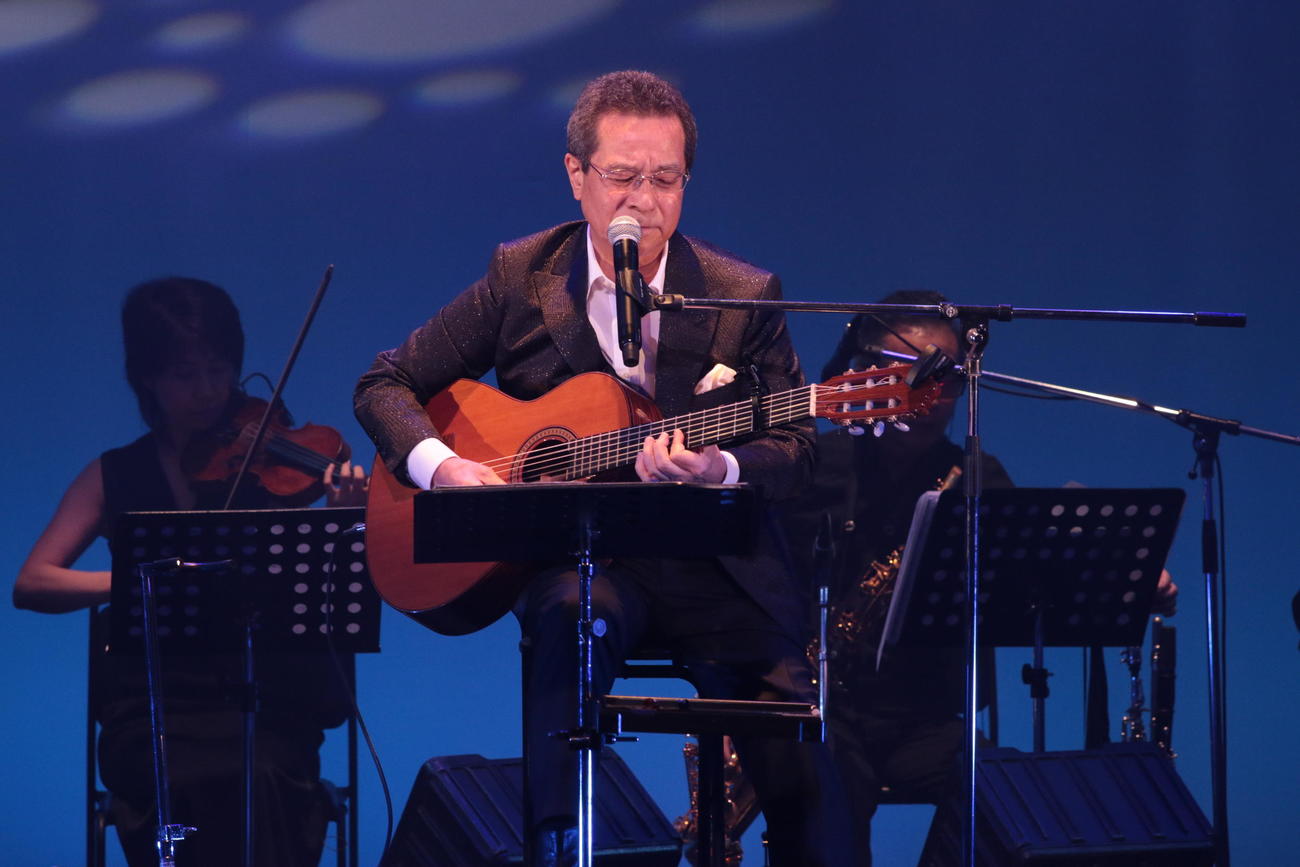 音楽生活55周年記念ライブを行った弦哲也氏