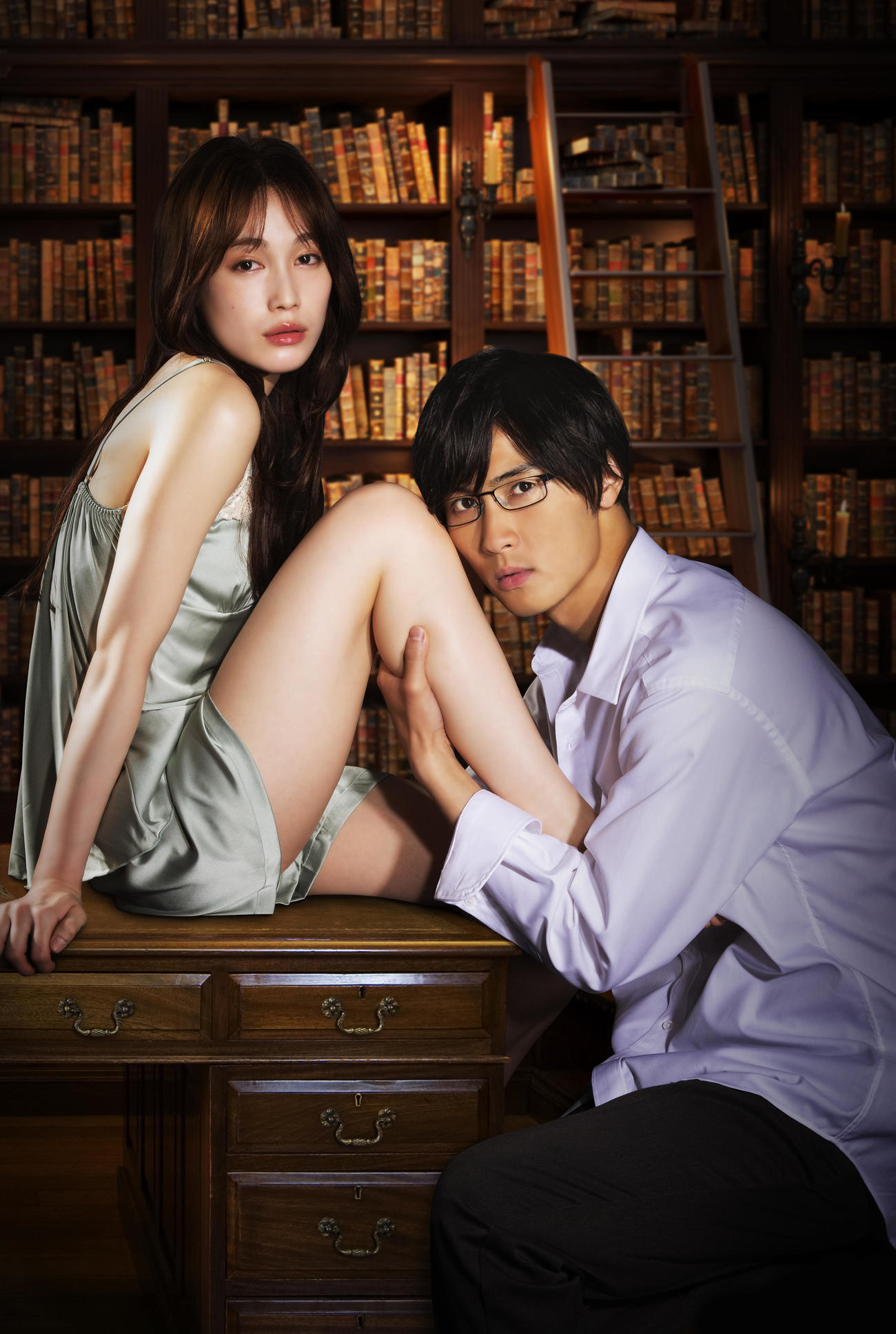 ドラマ「痴情の接吻」に主演する橋本良亮（右）と中村ゆりか