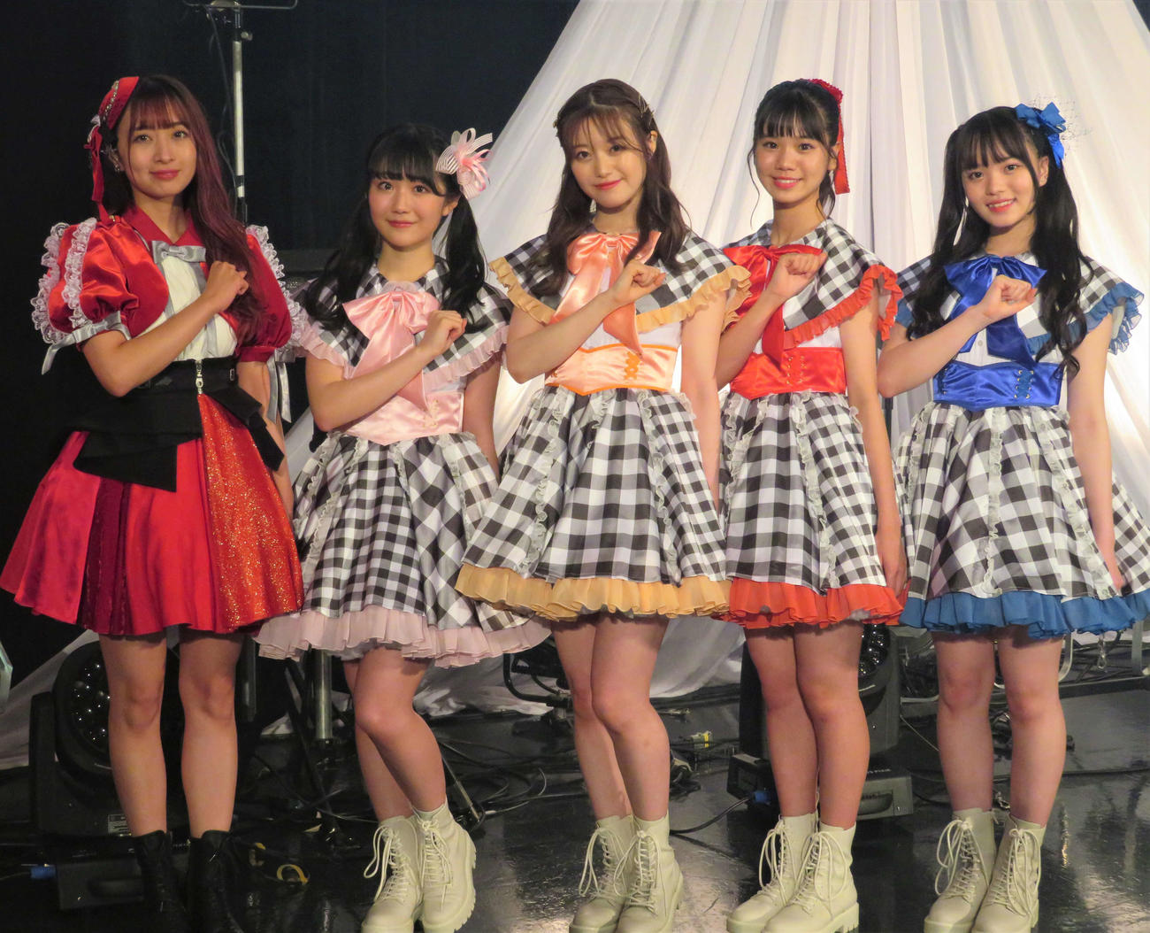 ライブを行った左から渡辺幸愛、阿部夢梨、萩田帆風、竹内ななみ、田中想（撮影・三須佳夏）