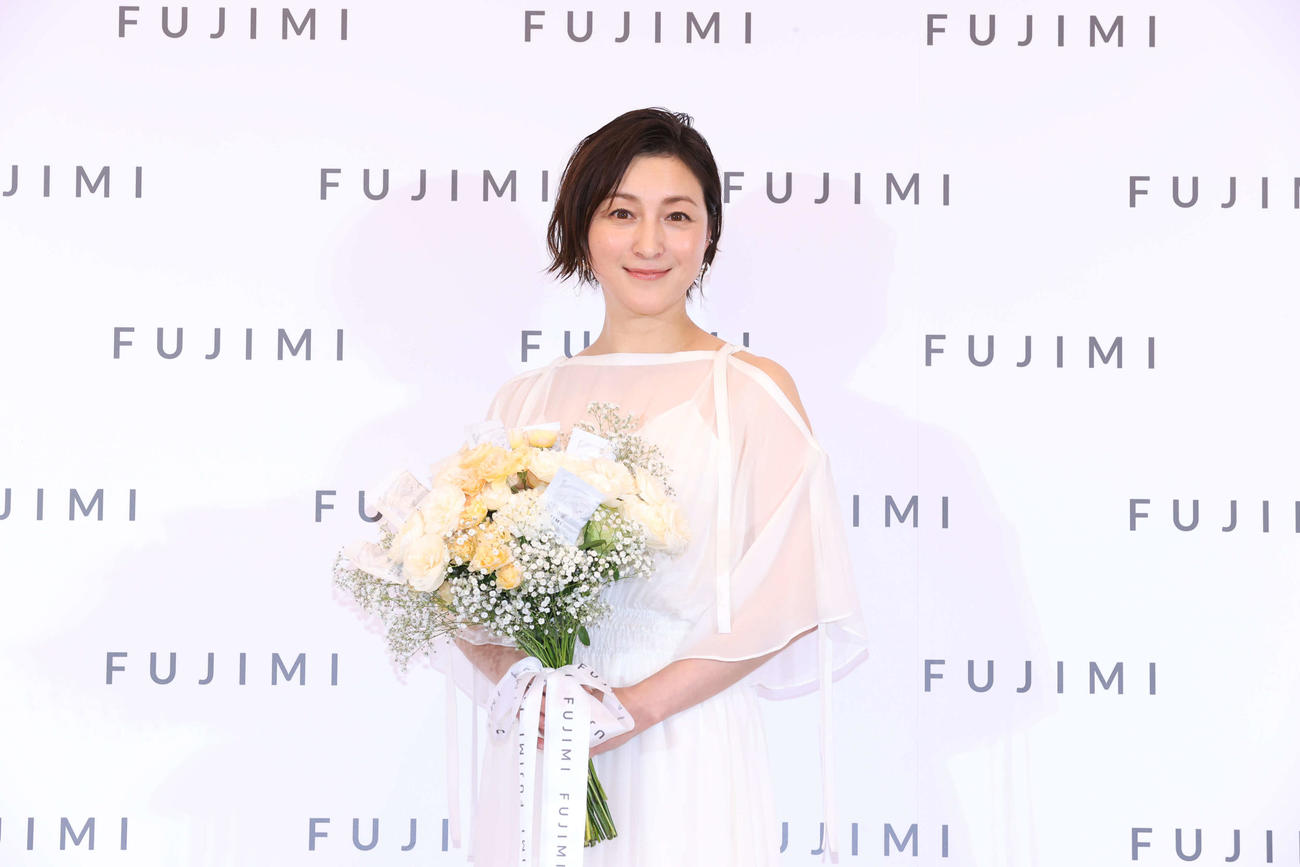 美容分析から組み合わせるパーソナライズサプリメント「FUJIMI」のアンバサダーに就任した広末涼子