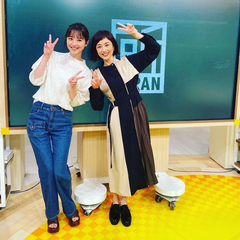 佐々木希（左）とのツーショットを披露した高岡早紀（高岡早紀オフィシャルブログ「But beautiful」から）