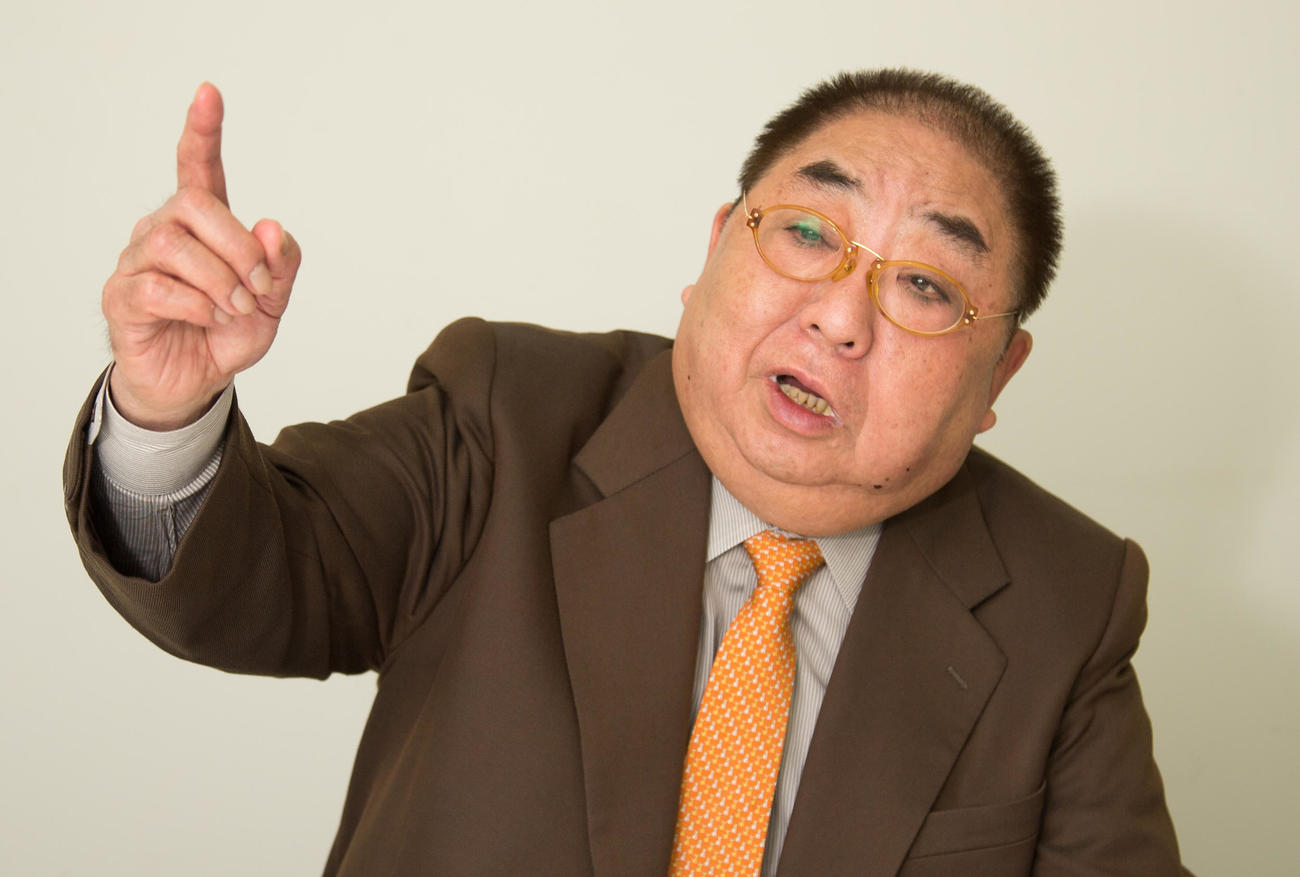 ドラマ「寺内貫太郎一家」の思い出を語る小林亜星さん（2016年撮影）