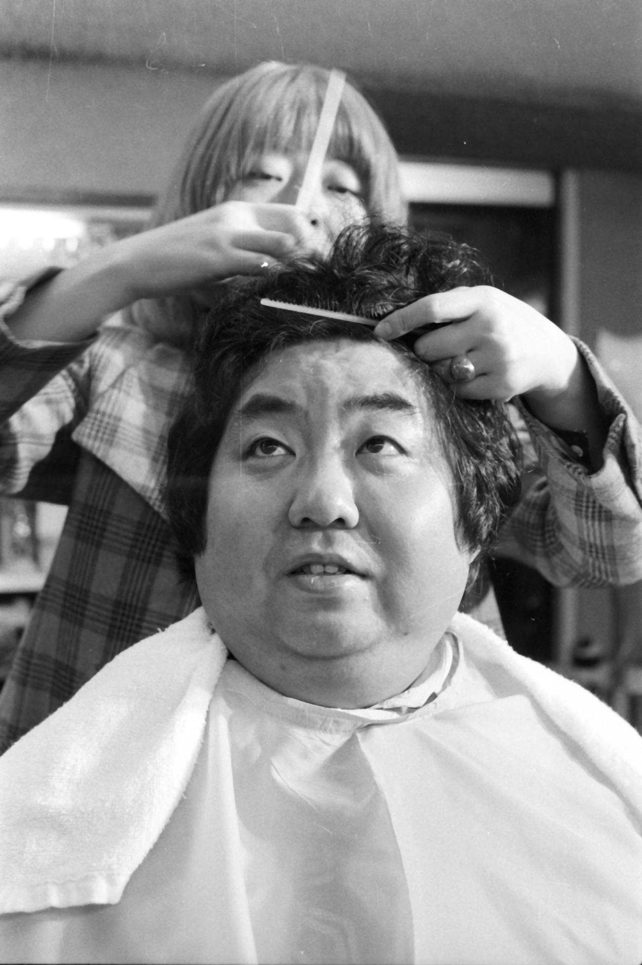 73年12月、TBSドラマ「寺内貫太郎一家」の収録のため長い髪をバッサリ切る