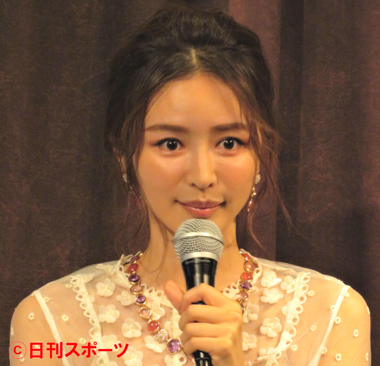 グラビアマガジン「Splash！加治ひとみ」出版記念イベントを行った加治ひとみ（撮影・三須佳夏）