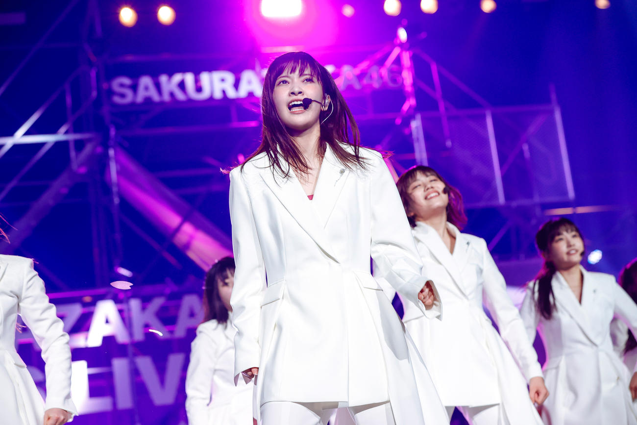 「BACKS LIVE！！」でパフォーマンスする櫻坂46大沼晶保　撮影／上山陽介