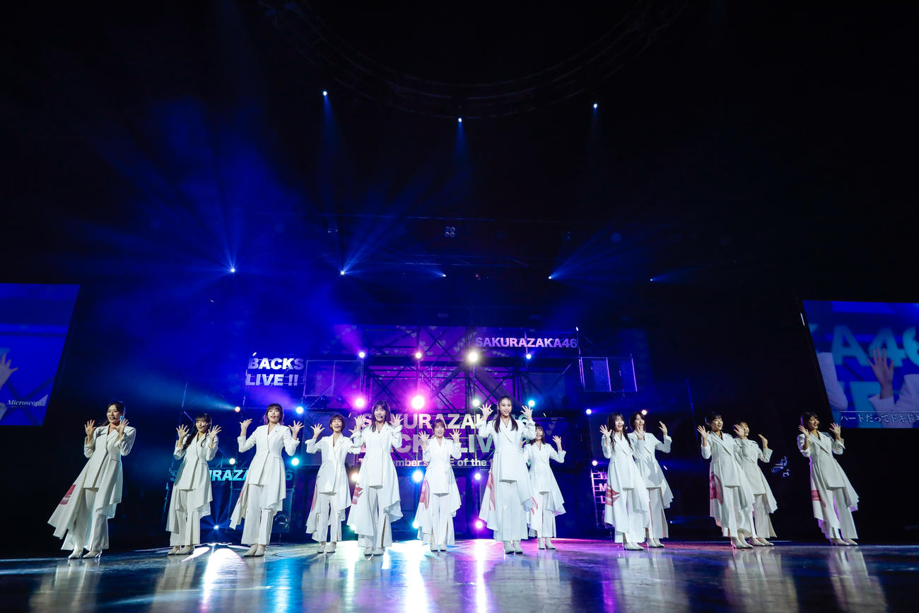 「BACKS LIVE！！」でパフォーマンスする櫻坂46　撮影／上山陽介