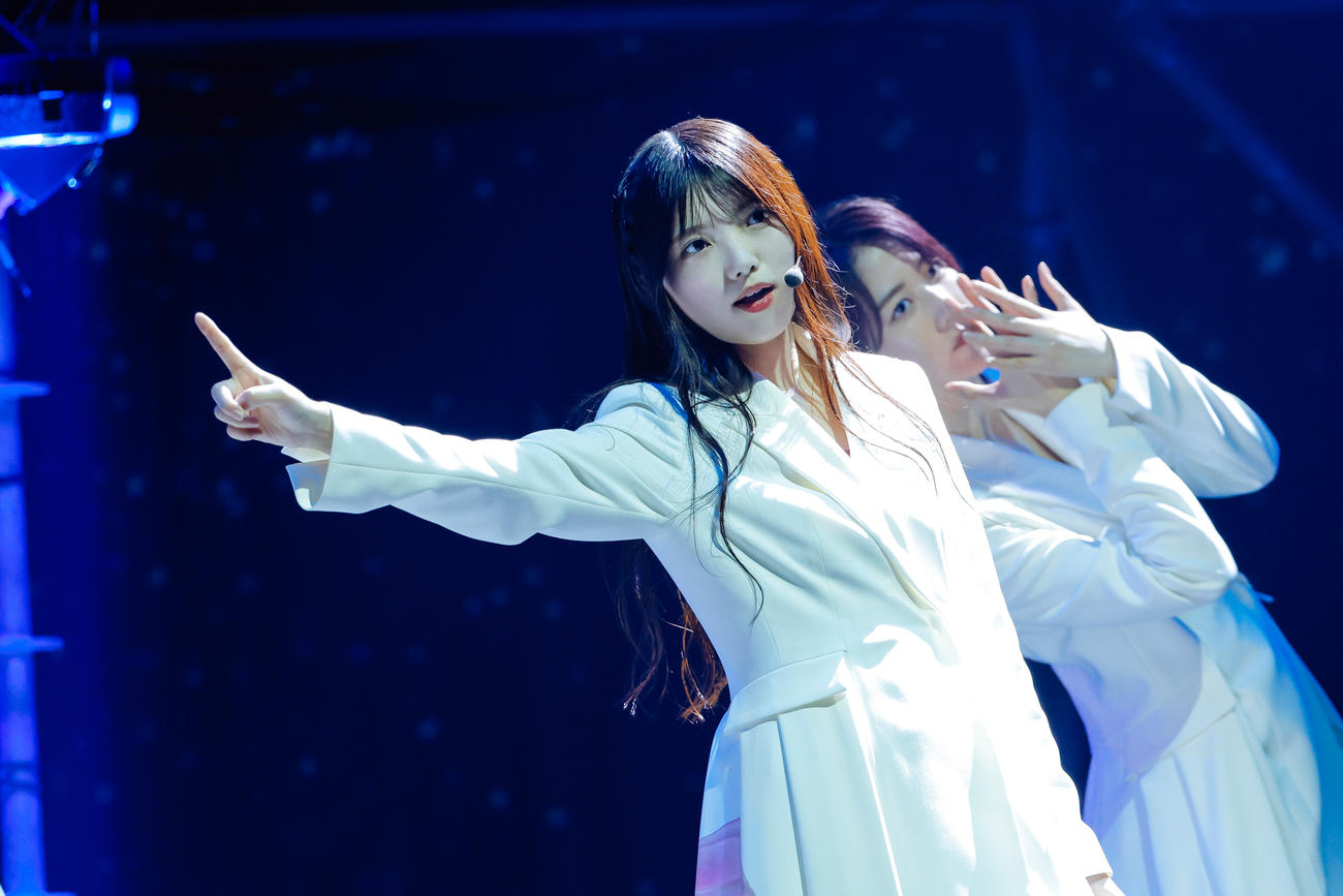 「BACKS LIVE！！」でパフォーマンスする櫻坂46上村莉菜　撮影／上山陽介