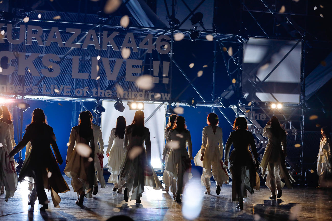 「BACKS LIVE！！」でパフォーマンスする櫻坂46　撮影／上山陽介
