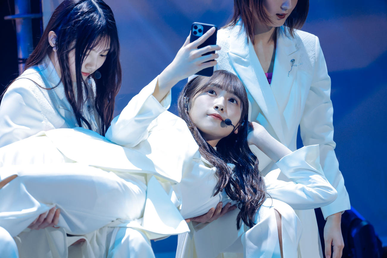 「BACKS LIVE！！」でパフォーマンスする櫻坂46　撮影／上山陽介