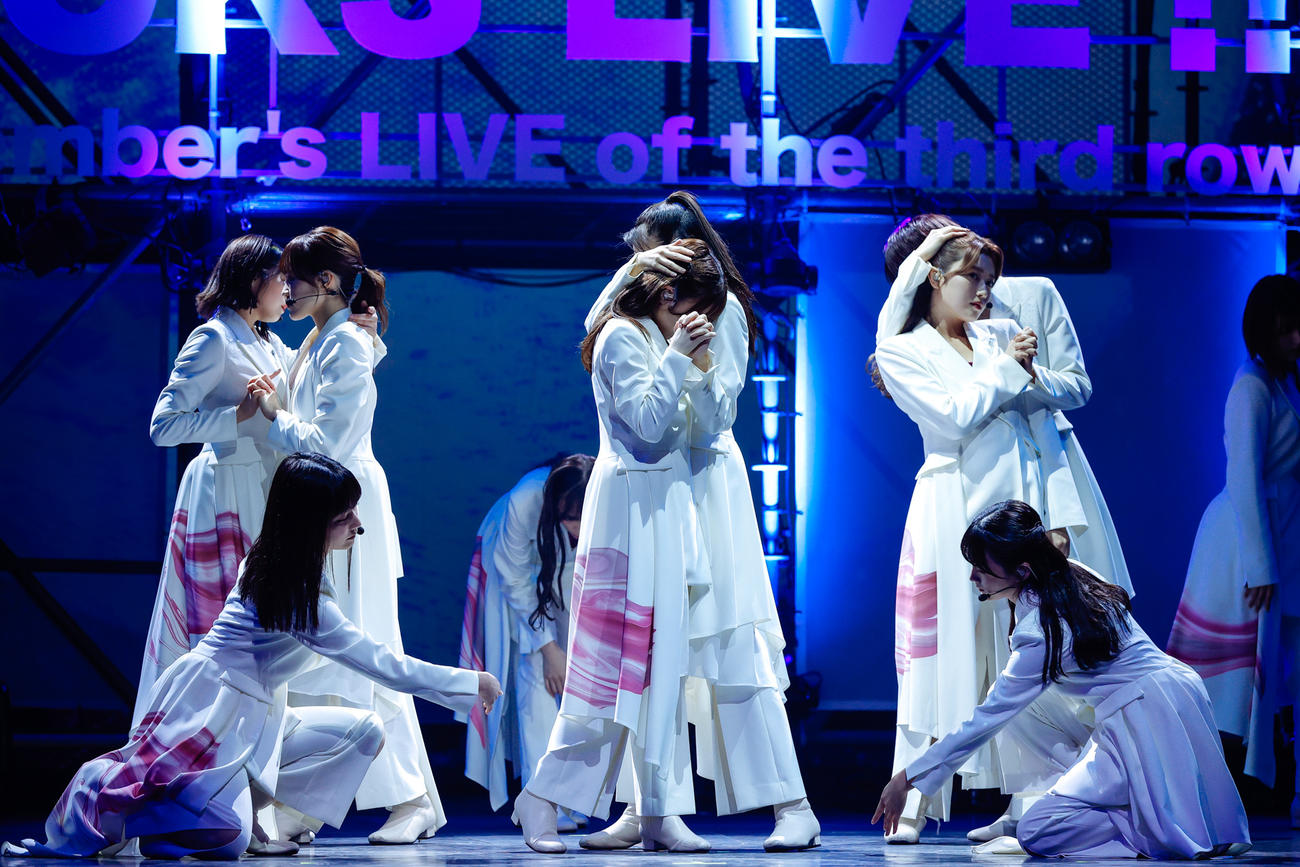 「BACKS LIVE！！」でパフォーマンスする櫻坂46　撮影／上山陽介