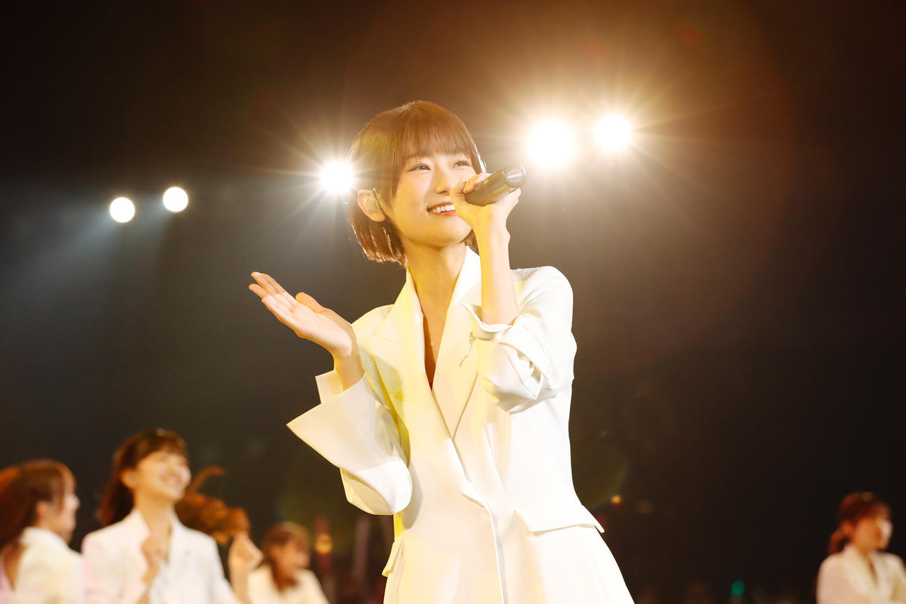 「BACKS LIVE！！」でパフォーマンスする櫻坂46井上梨名　撮影／上山陽介