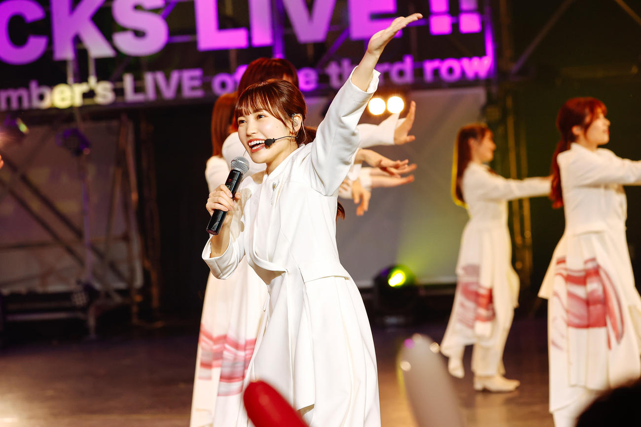 「BACKS LIVE！！」でパフォーマンスする櫻坂46松田里奈　撮影／上山陽介