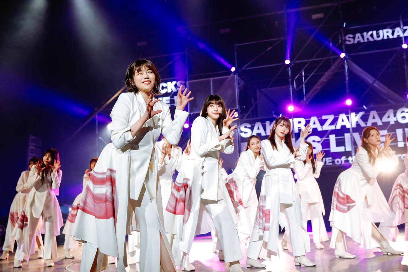 「BACKS LIVE！！」でパフォーマンスする櫻坂46　撮影／上山陽介