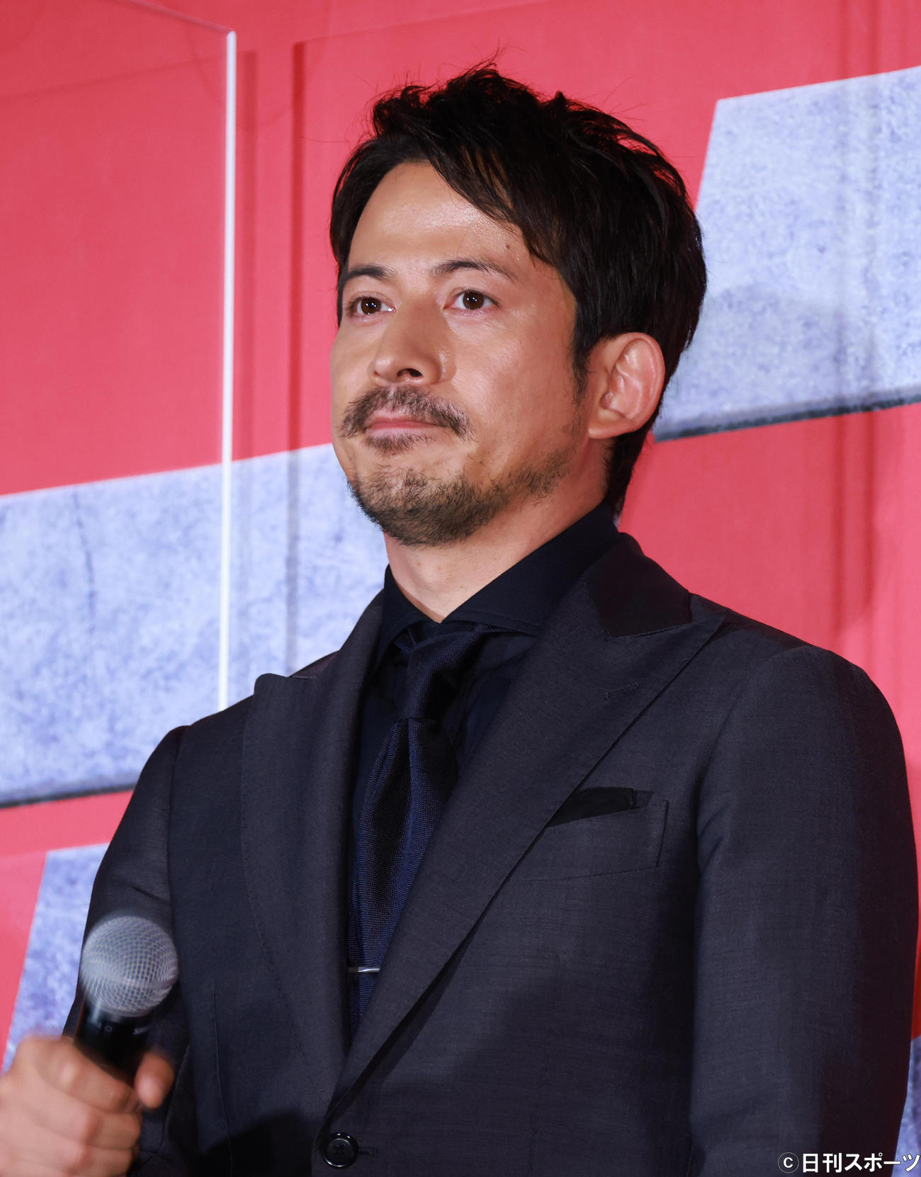 映画「ザ・ファブル　殺さない殺し屋」舞台あいさつをする岡田准一（撮影・中島郁夫）