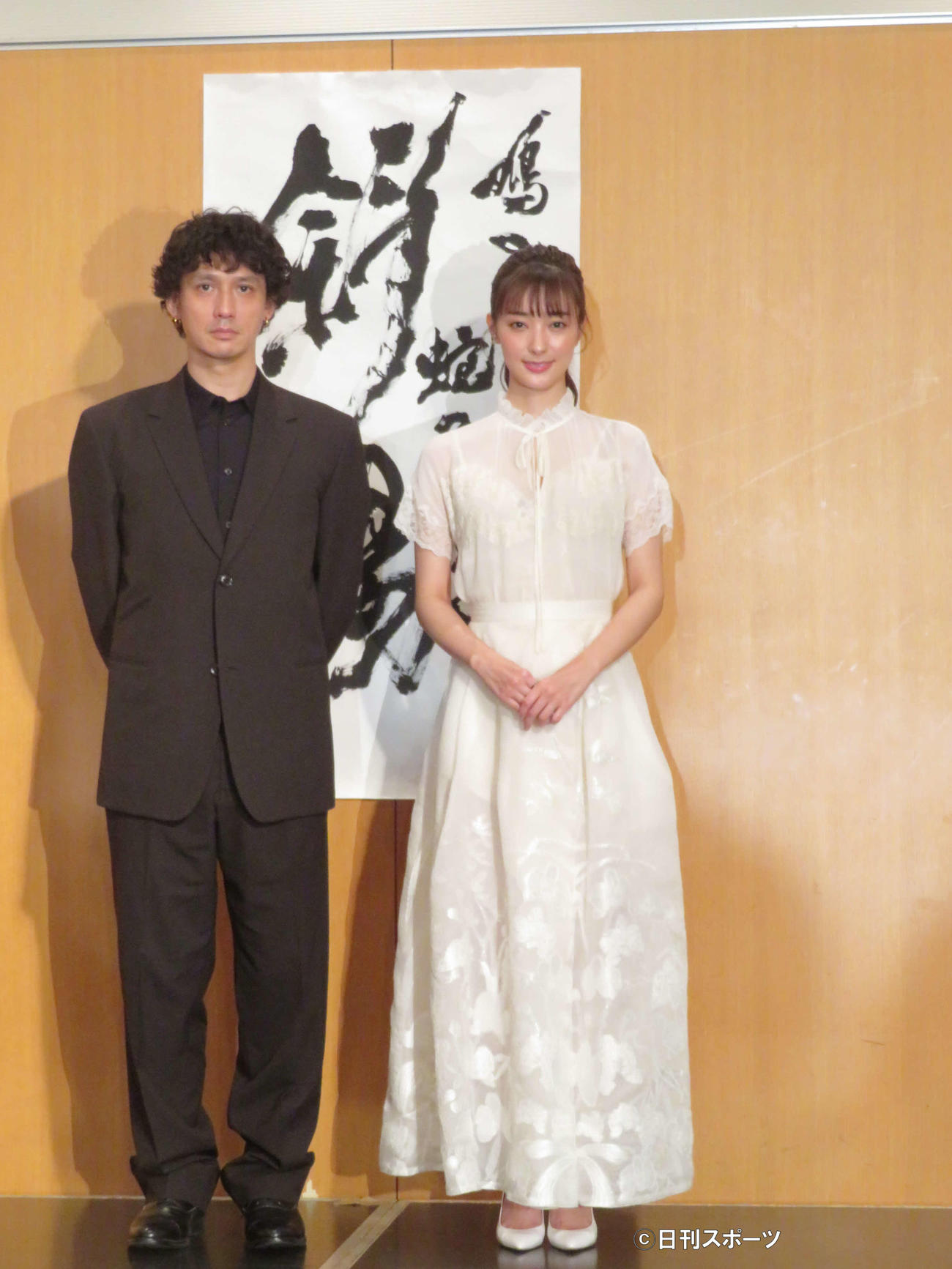 映画「鳩のごとく　蛇のごとく　斜陽」製作発表会見に出席した安藤政信と宮本茉由（撮影・村上幸将）