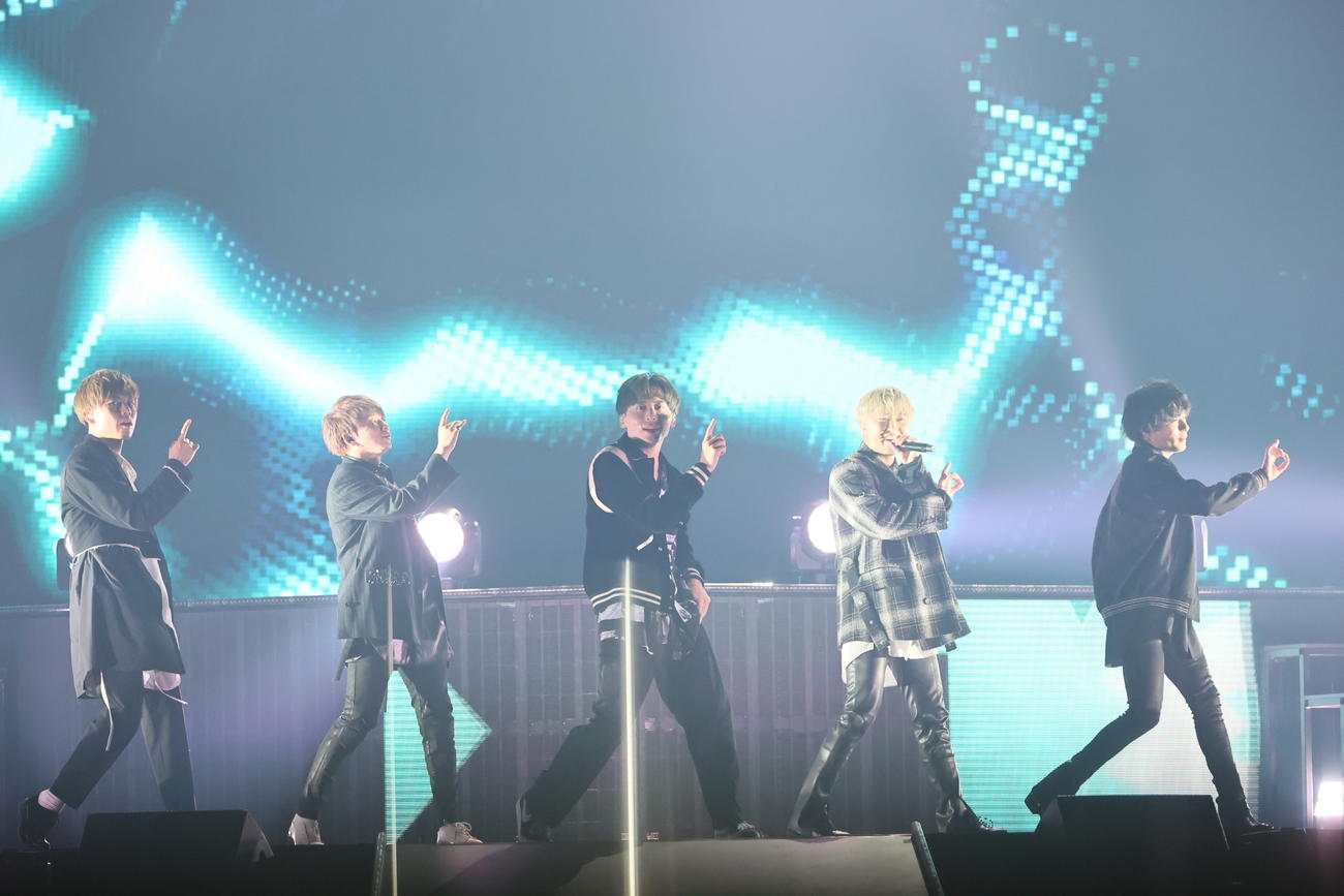 結成10周年で初のアリーナツアー初日公演を行ったDa－iCE。左から岩岡徹、花村想太、工藤大輝、大野雄大、和田颯