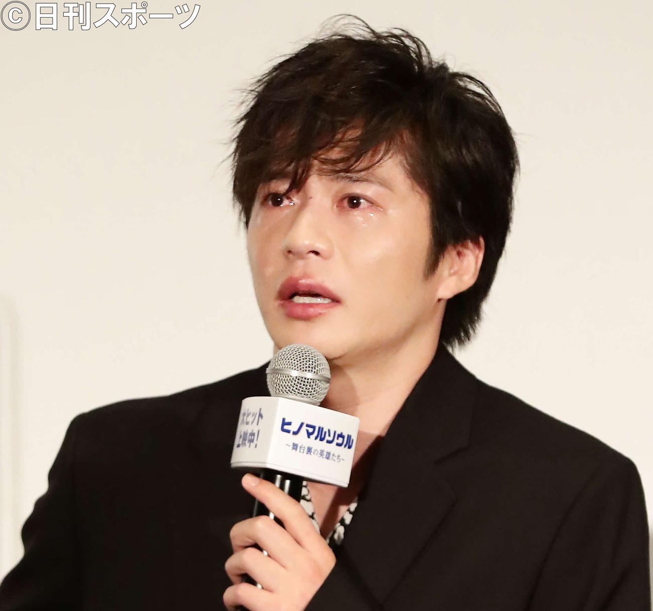 映画「ヒノマルソウル」の公開記念舞台あいさつで感極まる田中圭（撮影・丹羽敏通）