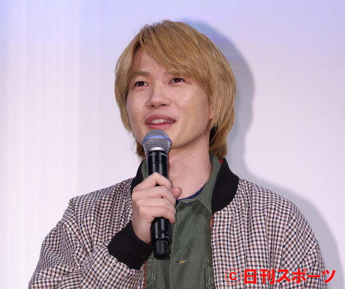 映画「100日間生きたワニ」舞台あいさつで感想を語る神木隆之介（撮影・中島郁夫）