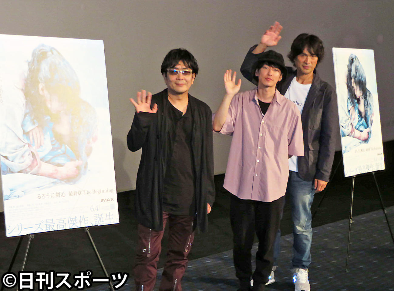 映画「るろうに剣心　最終章　The　Beginning」IMAX舞台あいさつイベントに登壇した、左から大友啓史監督、佐藤健、江口洋介（撮影・村上幸将）