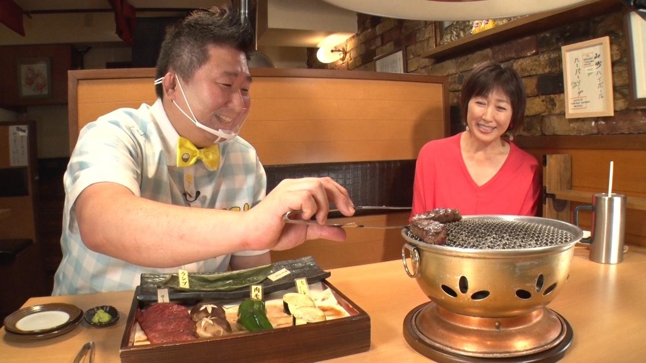 高島礼子は焼肉コンシェルジュのフォーリンデブはっしーがもてなす「飛び切り」にとびきりの笑顔