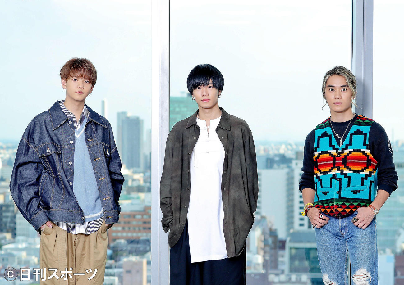「BATTLE OF TOKYO」プロジェクトの新アルバム「TIME 4 Jr．EXILE」を発表する、左からFANTASTICS中島颯太、THE RAMPAGE川村壱馬、BALLISTIK BOYZ砂田将宏（撮影・河田真司）