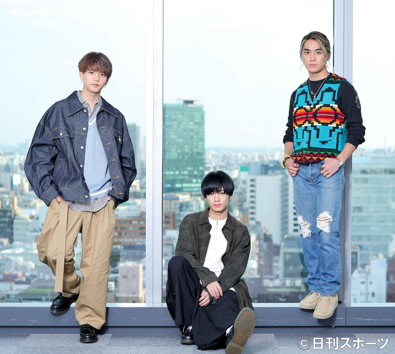 「BATTLE OF TOKYO」プロジェクトの新アルバム「TIME 4 Jr．EXILE」を発表する、左からFANTASTICS中島颯太、THE RAMPAGE川村壱馬、BALLISTIK BOYZ砂田将宏（撮影・河田真司）