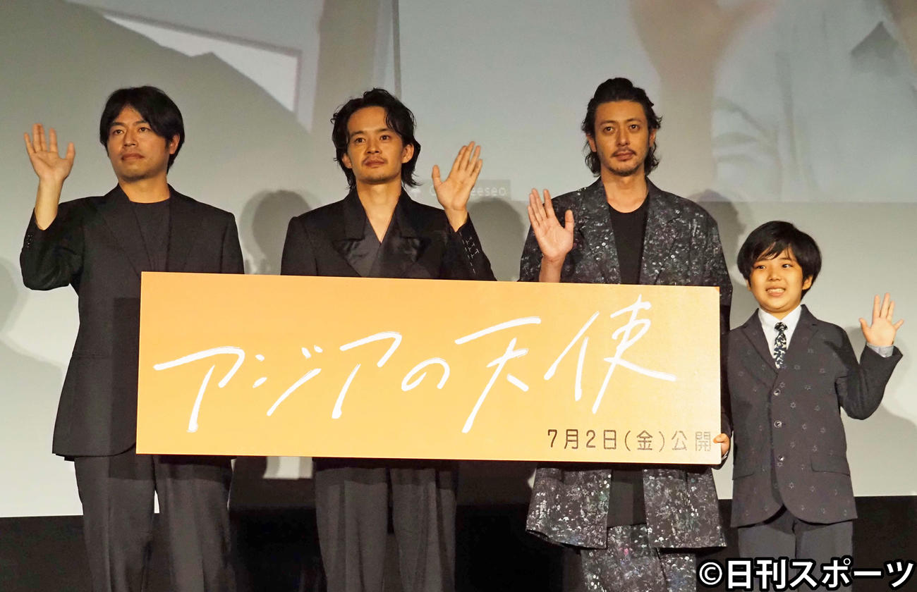 映画「アジアの天使」プレミアイベントに出席した、左から石井裕也監督、池松壮亮、オダギリジョー、佐藤凌（撮影・遠藤尚子）